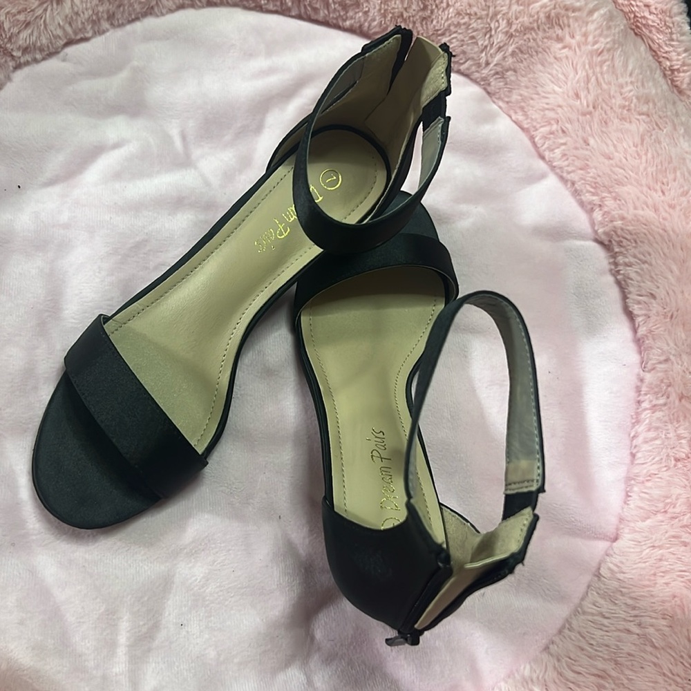 Dream Paris pumps Black New 7 size